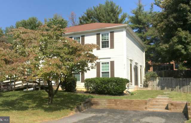 210 PERRYWINKLE LANE Gallery 2