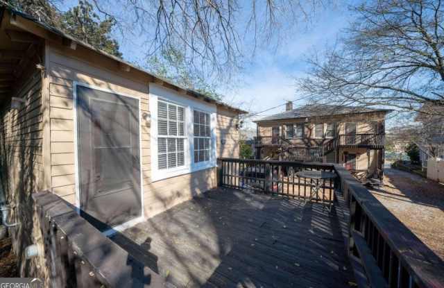 716 Lakeview AVE NE 5 photos photos