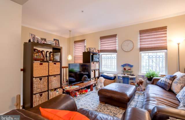 104 CAMERON PARKE COURT Gallery 3