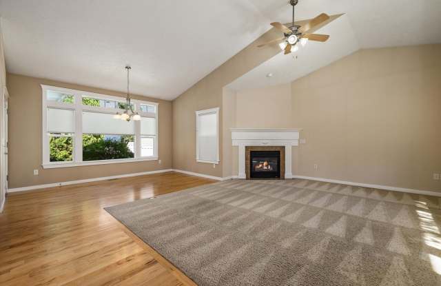 Charming 3-Bedroom Home in a Desirable Garden City Location! Gallery 4