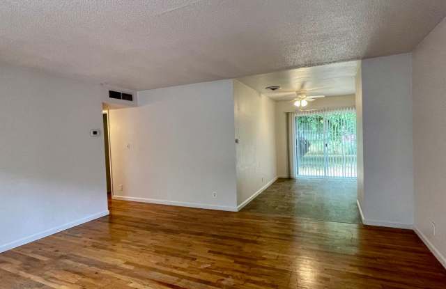 2 BED 1.5 BATH SINGLE DUPLEX Gallery 4