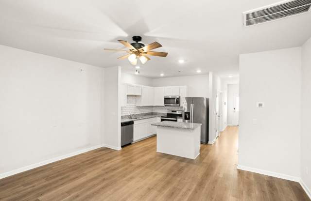 Newer Beautiful 3 Bed 2.5 Bath! Gallery 4