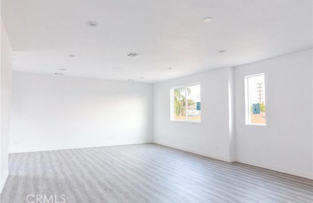 14616 Vanowen Street Gallery 4