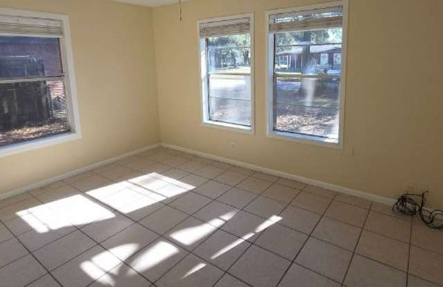 412 Azalea Avenue Gallery 4
