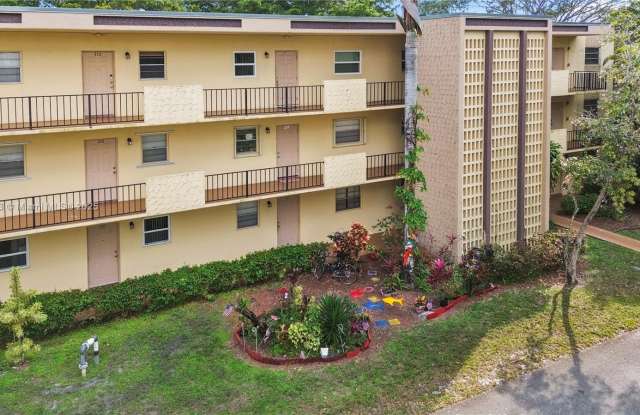 300 Berkley Rd - 300 Berkley Road, Hollywood, FL 33024