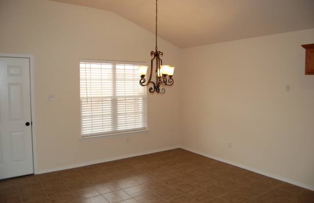 Great 3/2/2 Home in Monterey - Frenship School District Gallery 3