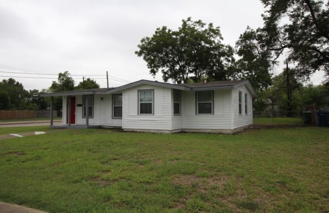 101 E Ridgewood Dr - 101 East Ridgewood Drive, Garland, TX 75041