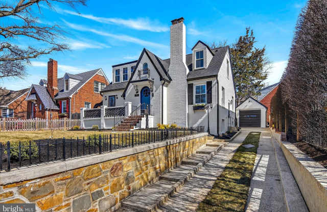 1607 N GLEBE Road photos photos
