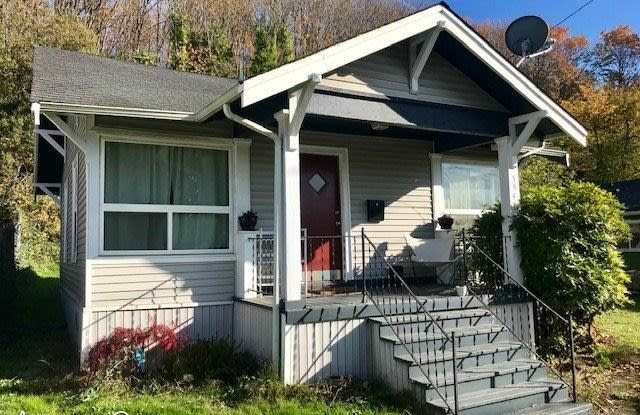 5548 18th Ave S - 5548 18th Avenue South, Seattle, WA 98108
