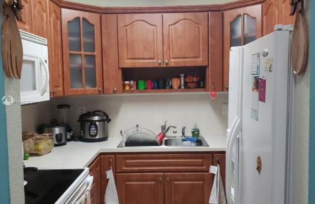 1815 W 56th St - 1815 W 56th St, Hialeah, FL 33012
