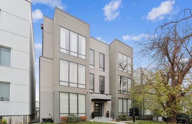 517 Montana Avenue Northeast - 2 photos photos