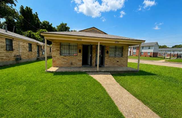 1535/1537 Standridge Street - 1 Gallery 1