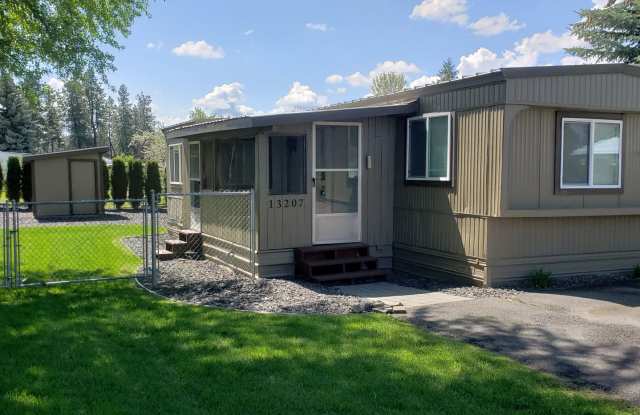 Beautifully just Remodeled-Spacious 3 bedrooms, 2 full baths mobile home with fenced yard. storage shed photos photos