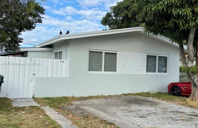 3141 SW 12th St photos photos