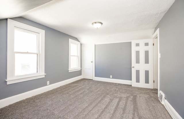 2 BED 1 BATH SINGLE FAMILY HOME IN EUCLID! photos photos