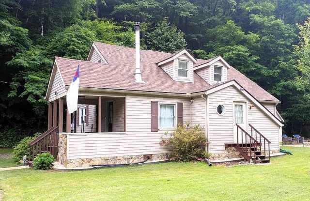 12785 Woolwine Highway photos photos