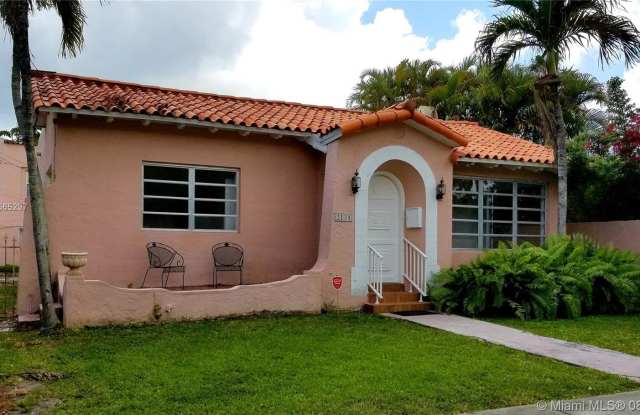2130 SW 23rd Ter Gallery 2