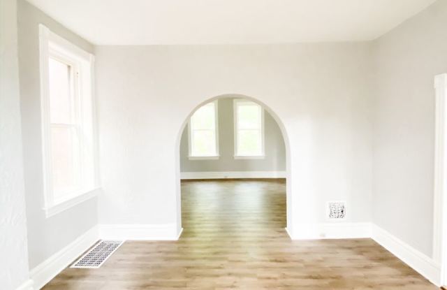 Spacious Historic Homestead on cobblestone drive, 3 Bed, Central AC photos photos