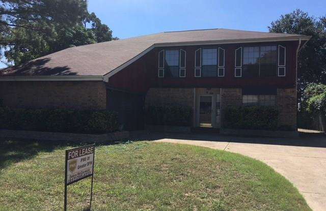 210 Lark Lane - 210 Lark Lane, Euless, TX 76039