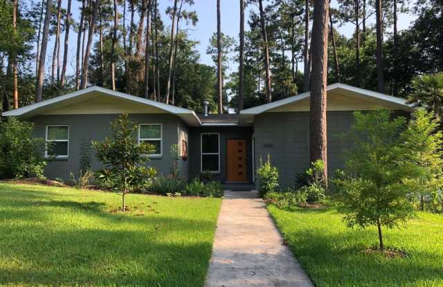 3506 NW 11th Avenue | Gorgeous 3 bedroom home in the very desirable community of Libby Heights | For Rent - 3506 Northwest 11th Avenue, Gainesville, FL 32605