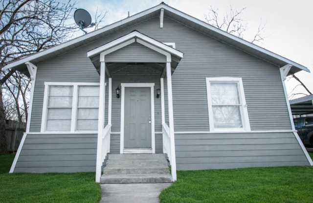 Convenient Home in Close Proximity to Downtown! photos photos