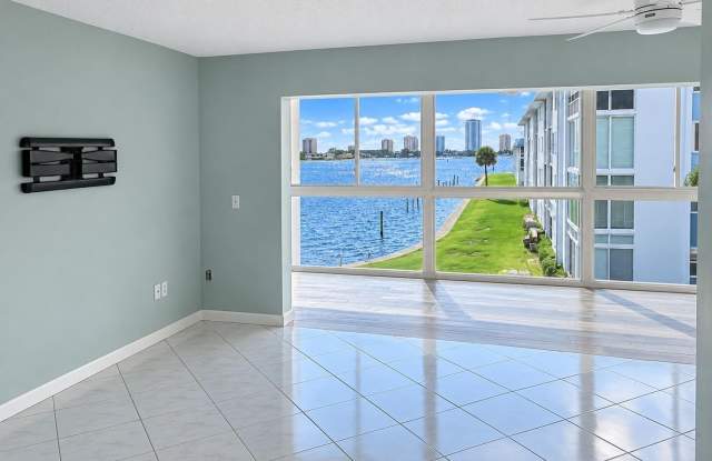 2936 LAKE SHORE Drive Gallery 4