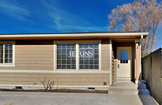 Spacious 3-Bedroom, 2-Bathroom Apartment in Central Yakima photos photos