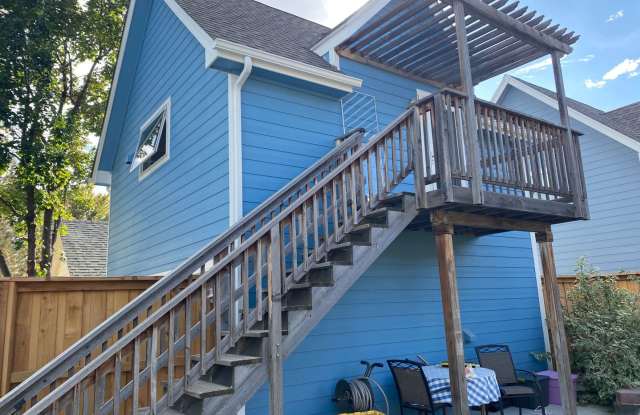 Cozy Studio Carriage House – All Utilities Included! photos photos