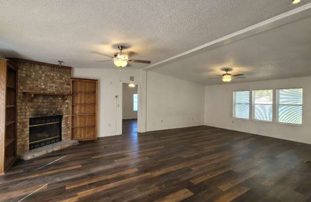 BEAUTIFUL 4 BEDROOM DOUBLEWIDE IN COMMANDER'S PALACE Gallery 4