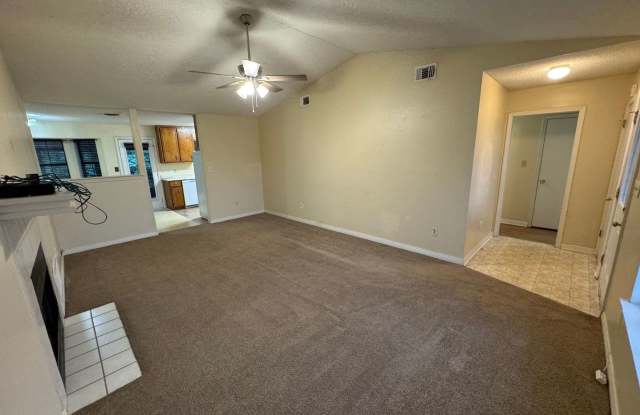 Pensacola - Amberwood - 3 bedroom, 2 bathroom Gallery 4