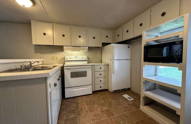 3bed, 1bath 1,000sq.ft. mobile home in quiet park Gallery 4