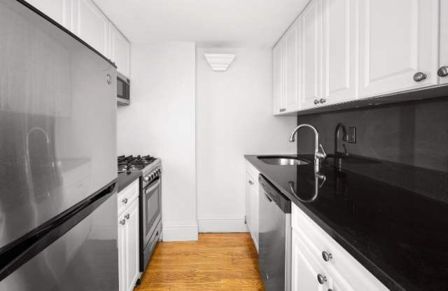 39 W 54th St photos photos