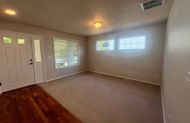 Available Now: 4 Bedroom Home in Willamette Landing Gallery 4