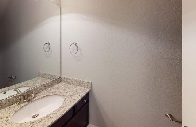 Beautiful 3-Bedroom, 2.5 Bath Townhome Close to The Pinnacle Hills in Rogers!!!! photos photos