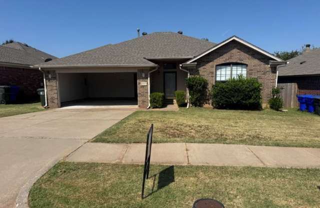 3 bed 2 bath home for rent in Norman near SE 24th and Lindsey, new paint, new flooring, great area! photos photos