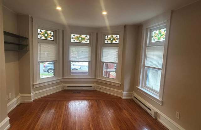 1638 W Walnut Street Gallery 3