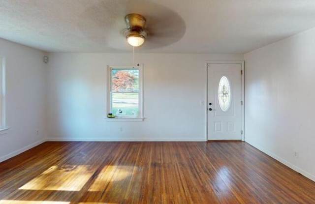 250 Mercer Ave photos photos