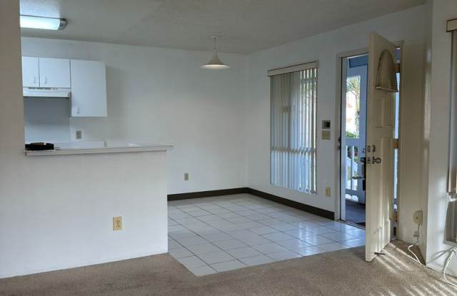 PARKVIEW AT WAIKELE – Clean and well-maintained 2-bedroom, 2-bath unit with 2 assigned parking stalls - 94-209 Lumiaina Place, Waikele, HI 96797