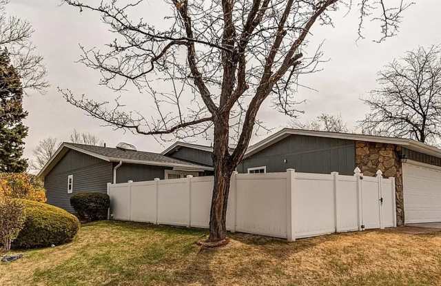 Spacious home right on the goldfcourse photos photos