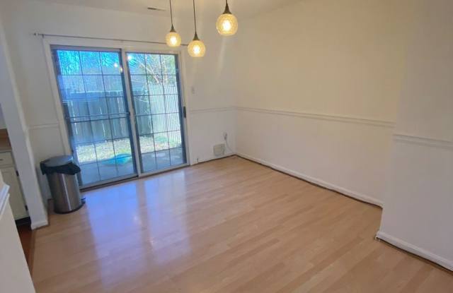 5711 Falkland Place Gallery 4