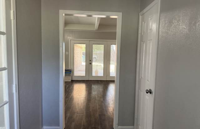 1833 Skyline Dr Gallery 2