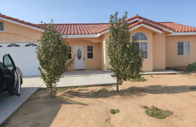 4 Bedroom Single Family Home in California City Gallery 1