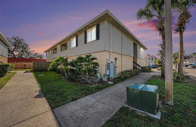 550 GOLDEN RAINTREE PLACE photos photos