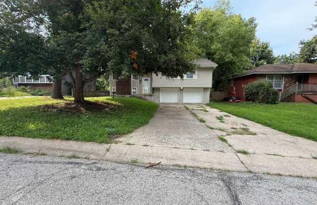 3 BR/2BA | Single Family Home | 2-Car Garage Parking | Fenced backyard! photos photos