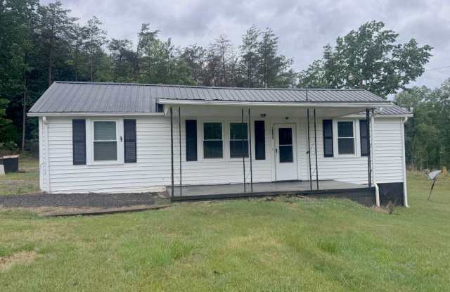Charming 2 Bed 1 Bath in Chatham photos photos