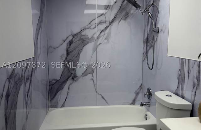 6930 Miami Gardens Dr Gallery 4