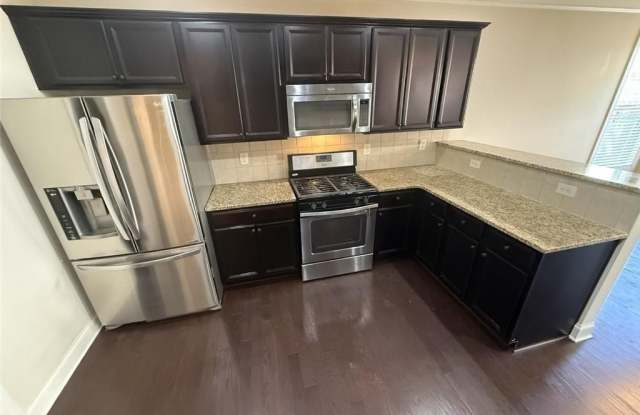 5085 Breezewood Circle Gallery 3