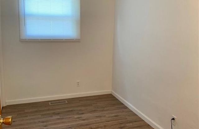 4758 North Mitchner Avenue Gallery 4