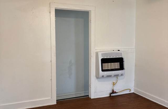 1105 North McLemore Avenue - A Gallery 2