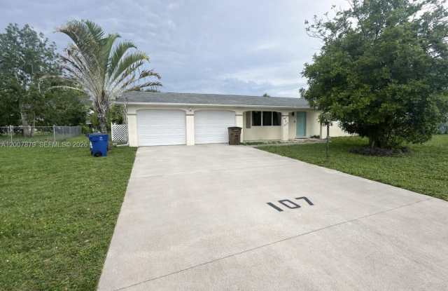 107 W Lake DR photos photos